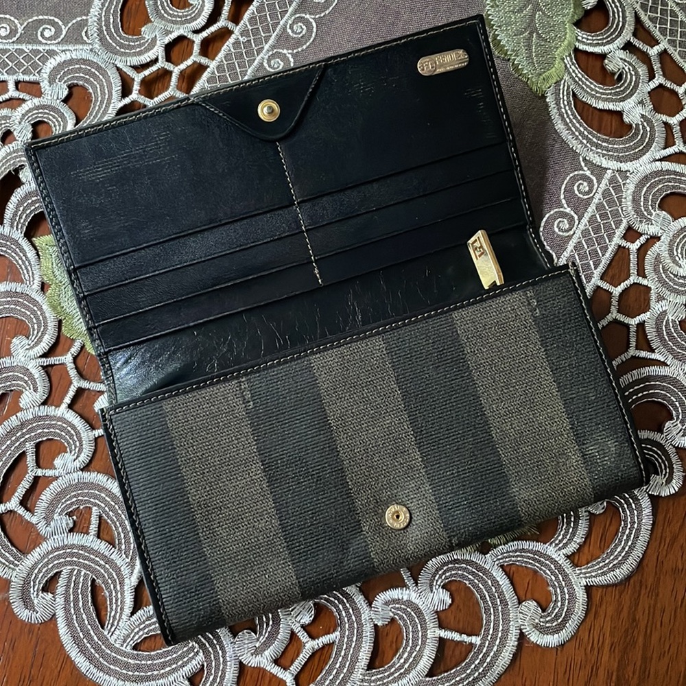 Beautiful Pequin Stripe Fendi Clutch Wallet - Picture 5 of 8